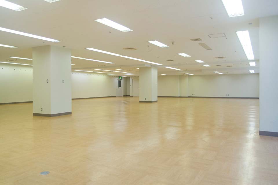 駿優教育会館 イベントスペースの室内画像3