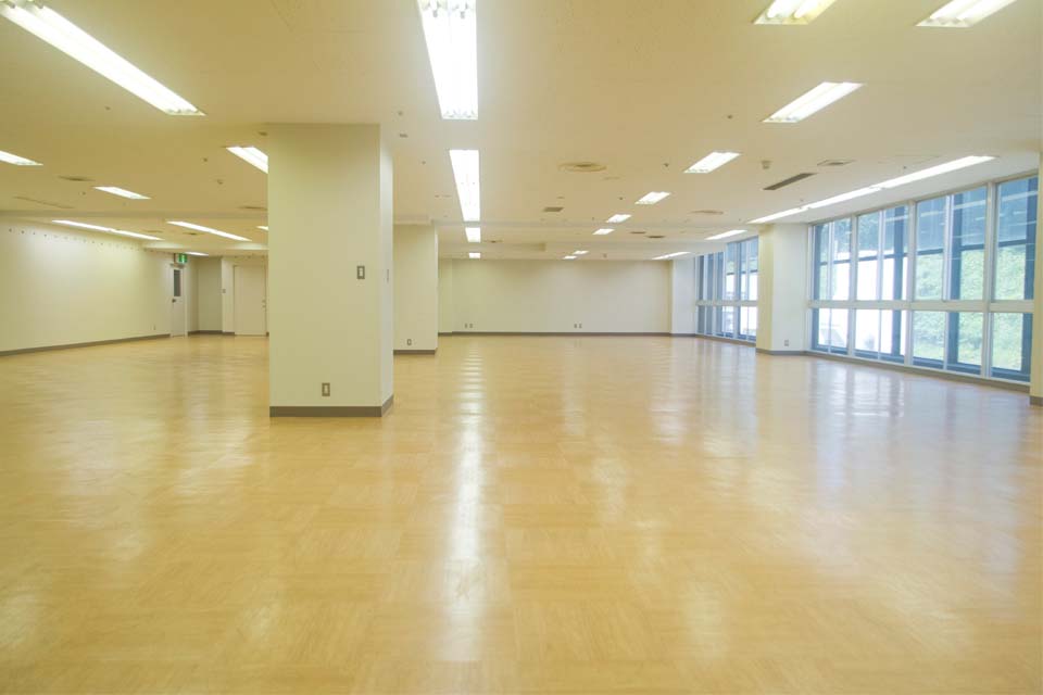 駿優教育会館 イベントスペースの室内画像4
