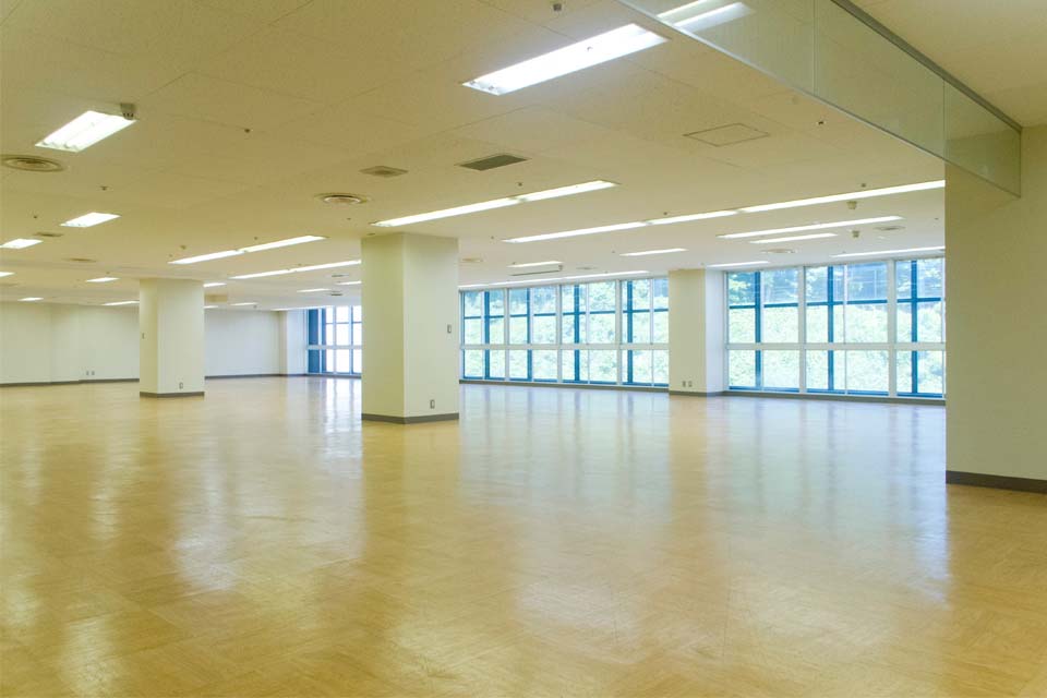 駿優教育会館 イベントスペースの室内画像5